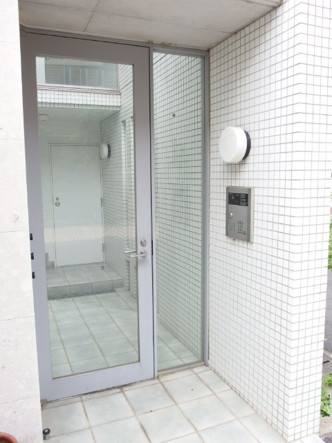 エントランス　オートロック完備