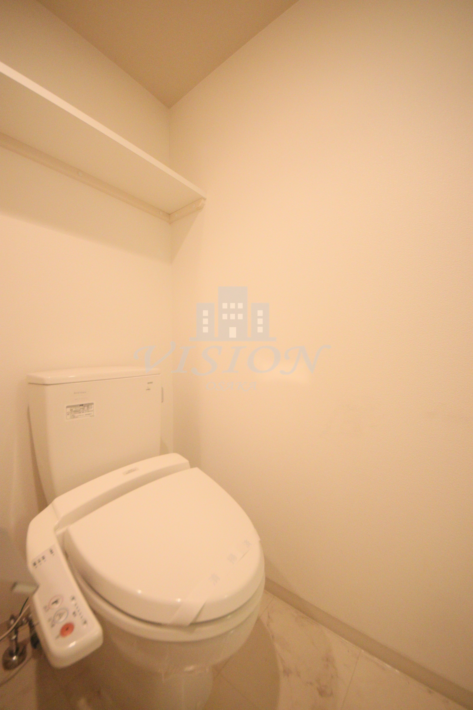 地下鉄御堂筋線 西中島南方駅 徒歩8分 15階建 築18年のトイレ写真