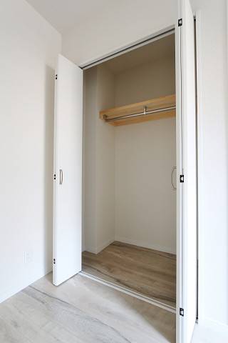 収納　それぞれの洋室に収納がございます