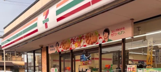 コンビニ　セブンイレブン足立本木西町店（コンビニ）まで333m