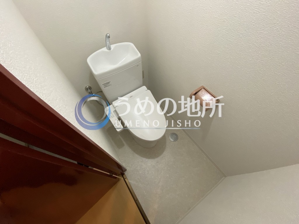ＪＲ久大本線 久留米大学前駅 徒歩15分 3階建 築38年のトイレ写真