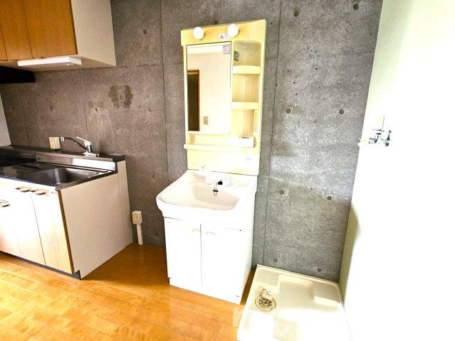 洗面設備　独立洗面台です