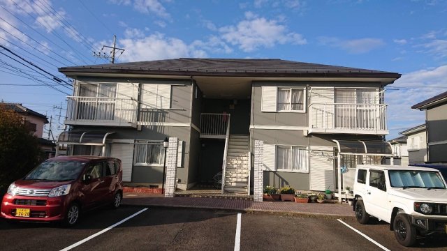 駐車場　玄関を出ればすぐに駐車場。お部屋の目の前です