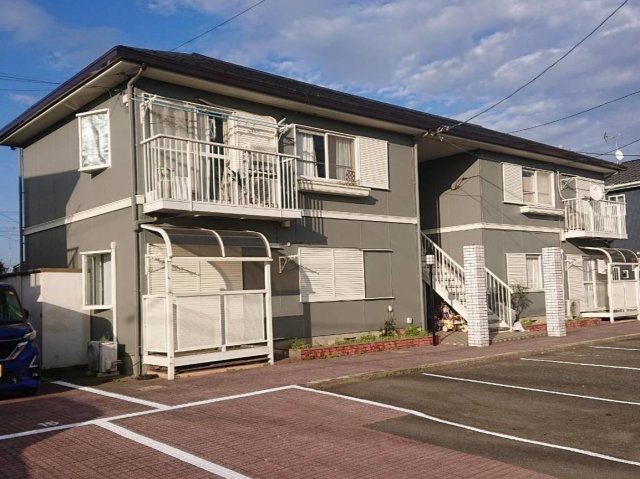 建物外観　積水ハウス施工の落ち着いた外観。2023年に外壁屋根塗装済み