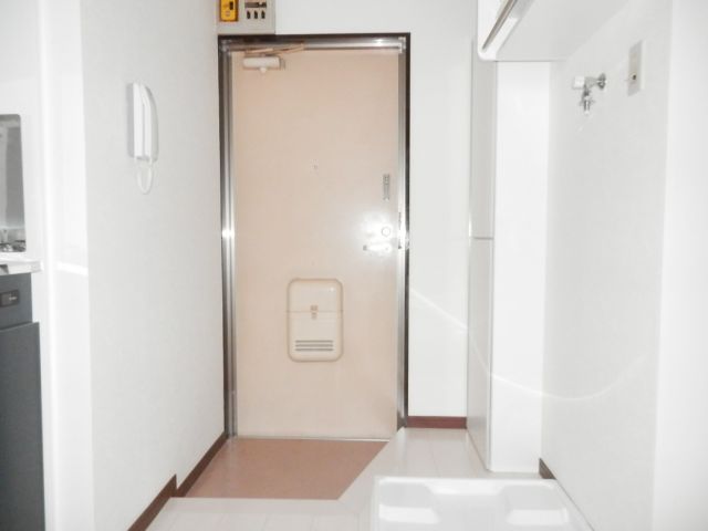 アローシャインIIの玄関写真