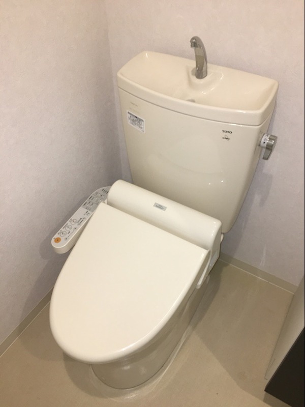 ＪＲ東海道本線 戸塚駅 徒歩3分 7階建 築15年のトイレ写真