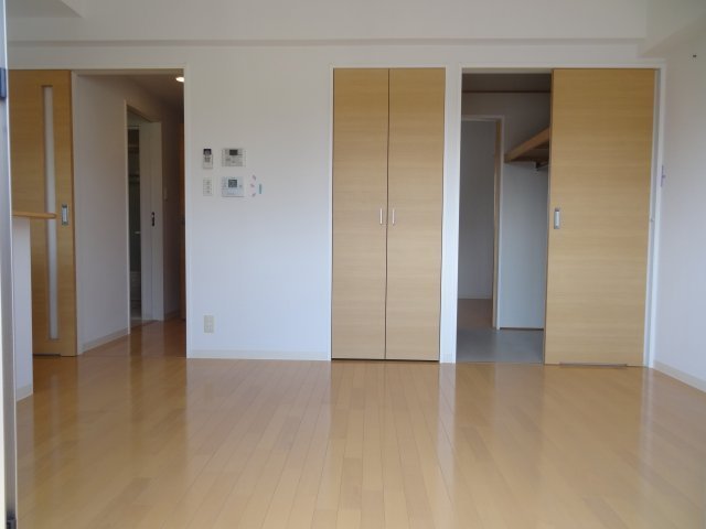 レシェンテ西梅田の居間写真