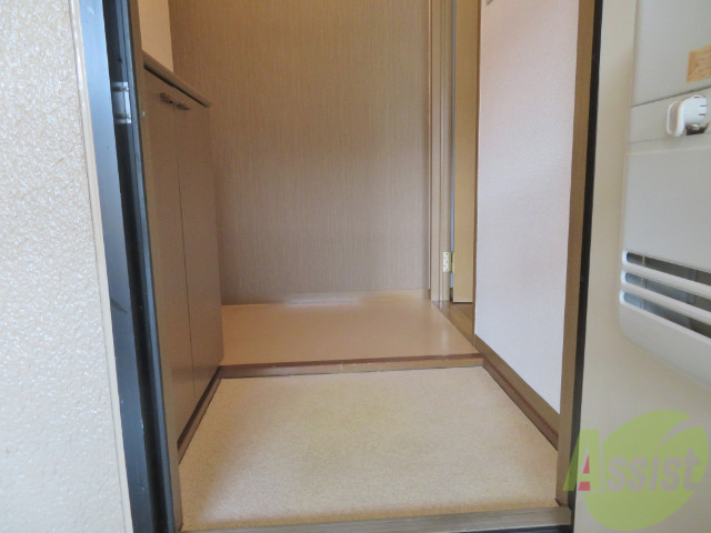 玄関　玄関の様子です。明るい印象ですね。気分もあがりそう。