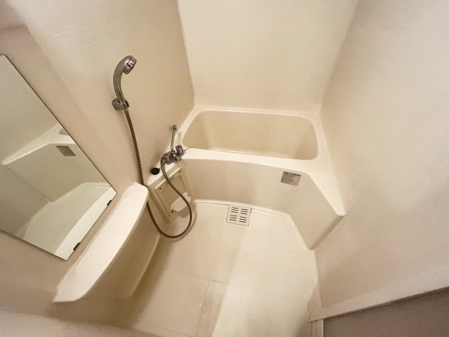 バス・シャワールーム　コンパクトで使いやすいお風呂です