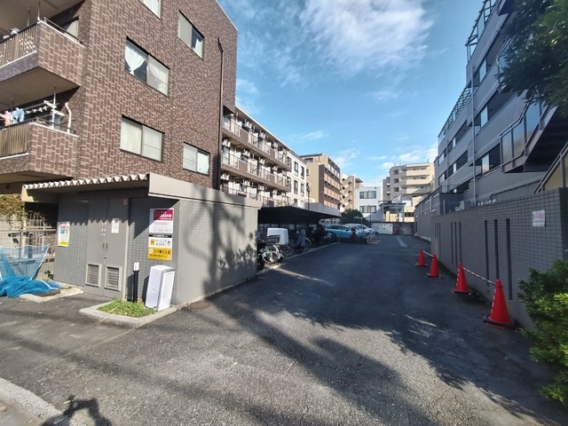 駐車場　★敷地内駐車場★（空き状況・使用料等詳細はご確認下さい）