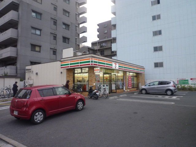 コンビニ　セブンイレブン八尾光町店（コンビニ）まで106m
