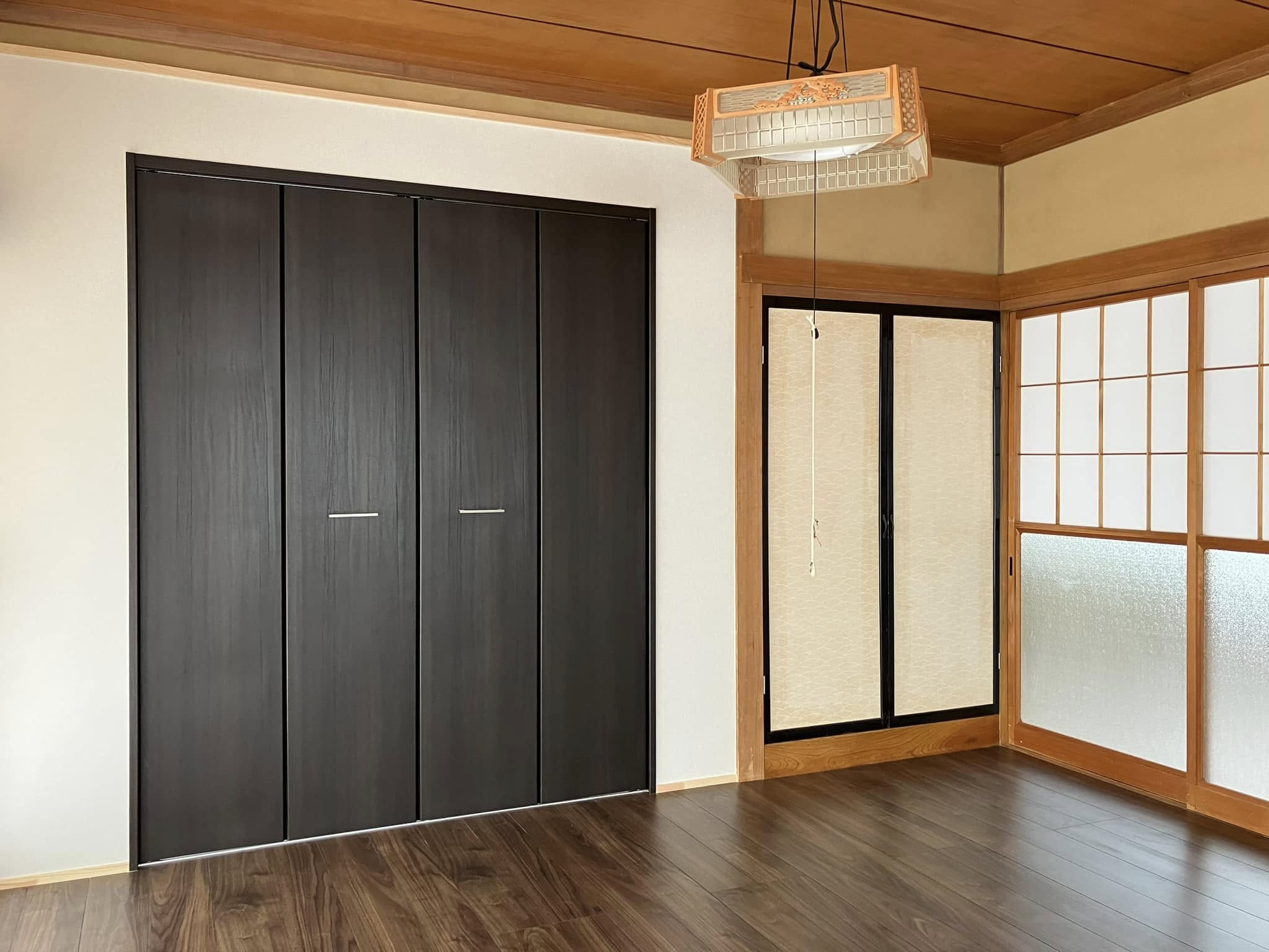 居室・リビング　洋間１４帖フローリング