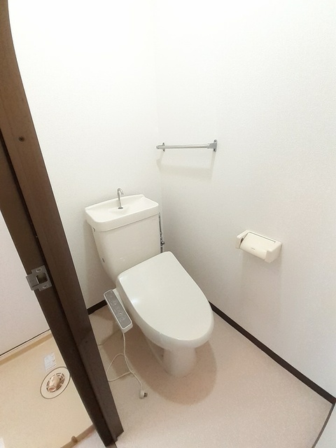 ＪＲ予讃線 国分駅 徒歩19分 2階建 築32年のトイレ写真