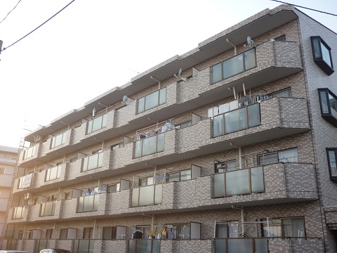 横浜市港北区日吉のマンションの建物外観