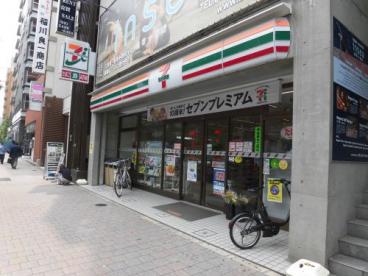 コンビニ　セブンイレブン麻布十番駅前店（コンビニ）まで82m