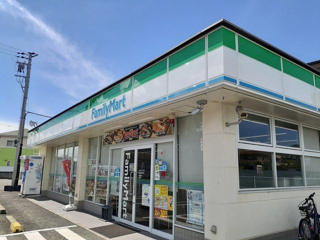 【アジュール岩出のコンビニ】