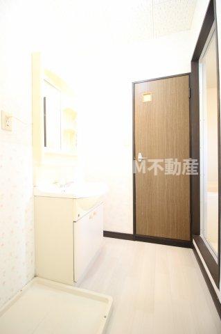 洗面設備　コンパクトで使いやすい洗面所