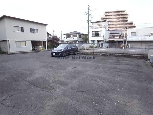 【岐阜市栄新町のマンションの駐車場】