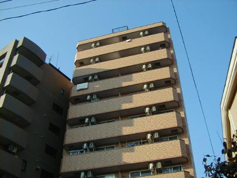 名古屋市千種区吹上のマンションの建物外観