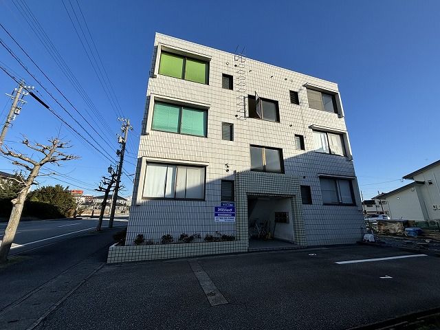 魚津市本新のマンションの建物外観