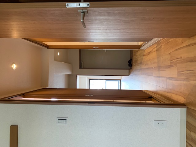 収納　廊下もフローリングでフラットです