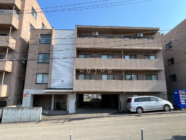 札幌市西区宮の沢三条のマンションの建物外観