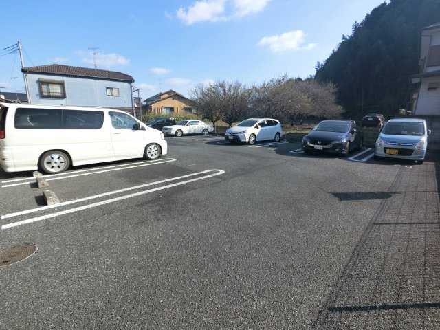 【印西市小林のアパートの駐車場】