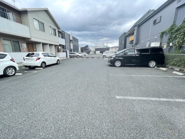 【ジェミニ向中野　壱番館の駐車場】