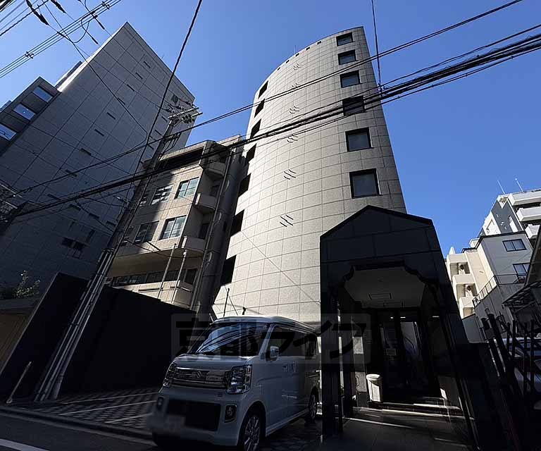 京都市下京区安土町のマンションの建物外観