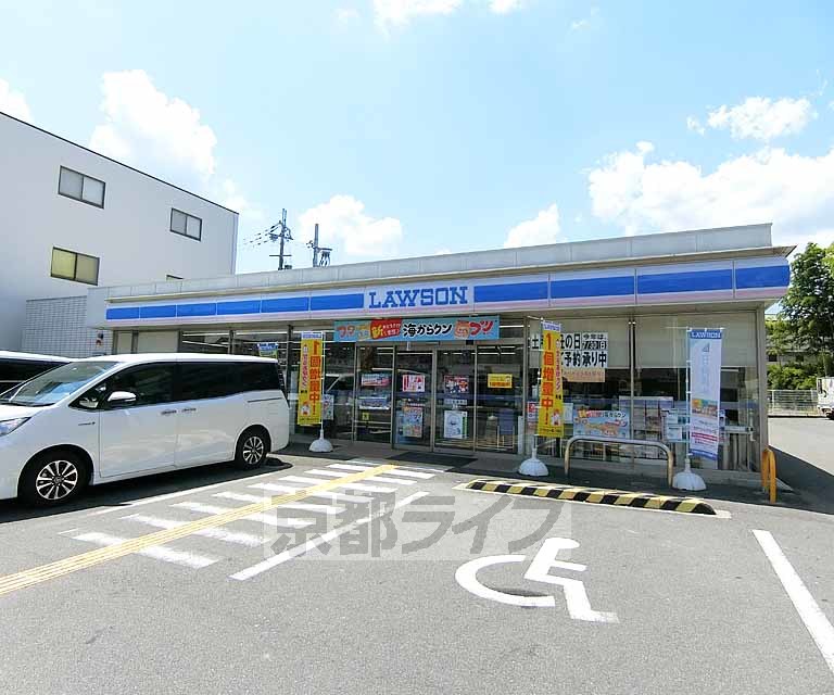 【長岡京市友岡のアパートのコンビニ】