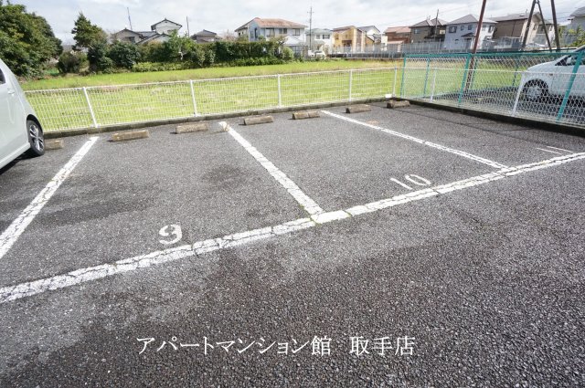 【レオパレスKIIの駐車場】