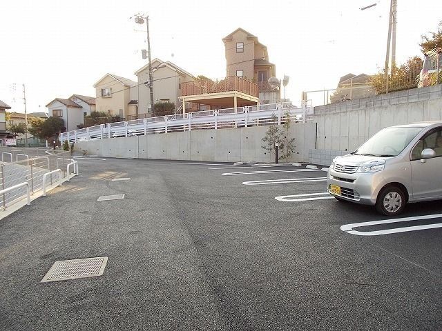 【町田市金井ヶ丘のアパートの駐車場】