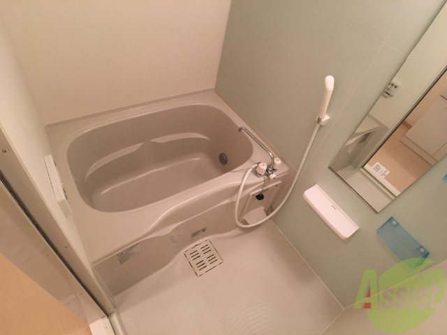 バス・シャワールーム　こちらはバスルームです。狭すぎずゆったりできそうです。