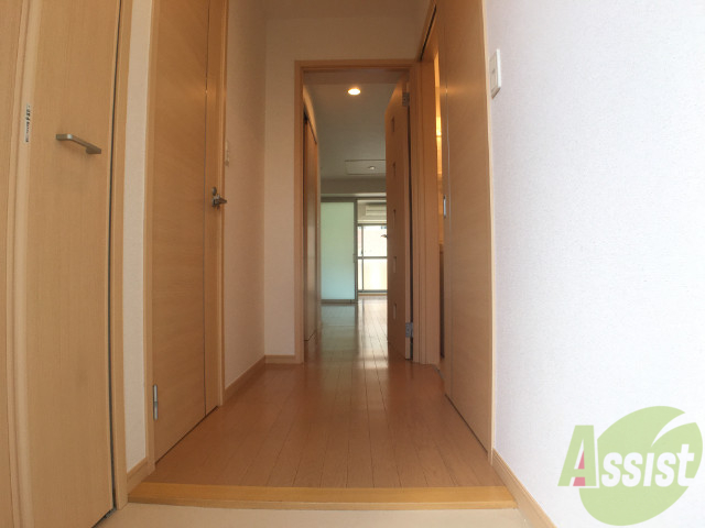 玄関　玄関からの様子です。すぐ左側はシューズボックスになっています