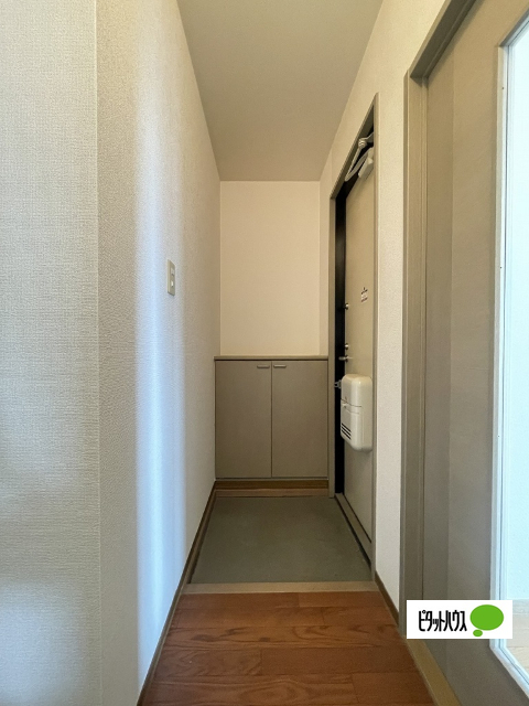 玄関　他のお部屋のお写真です