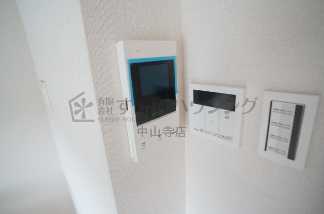 セキュリティ　工事途中の室内写真でございます。 参考、同建物・反転間取りの