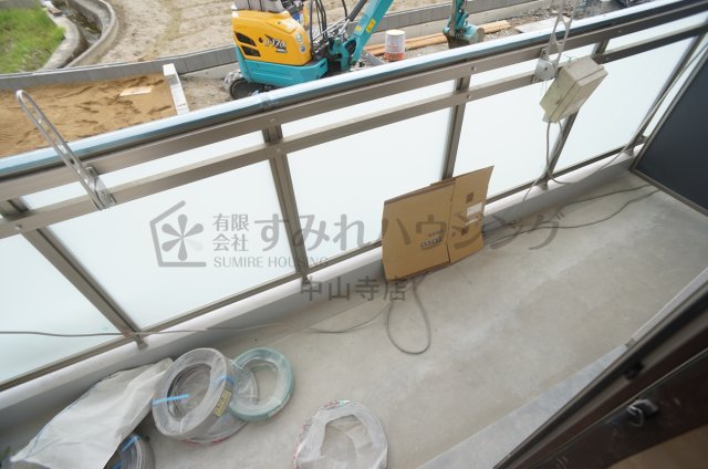 バルコニー　参考、同建物・反転間取りの号室