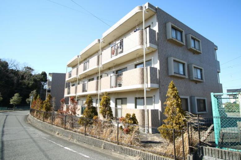 建物外観　畑沢中学校から徒歩約2分のエリアにあります