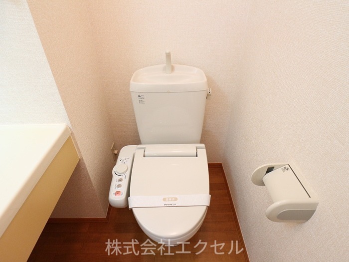 トイレ　温水洗浄便座です。