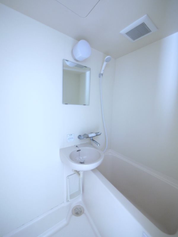 バス・シャワールーム　＊同様の仕様です。