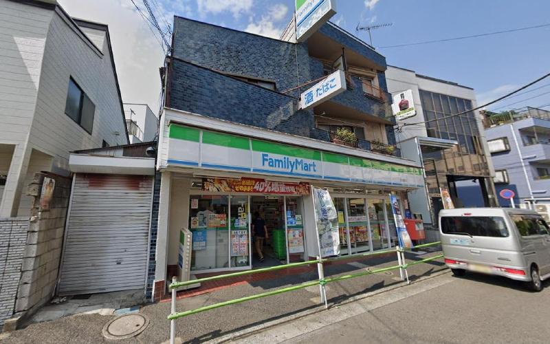 コンビニ　ファミリーマート（コンビニ）まで21m