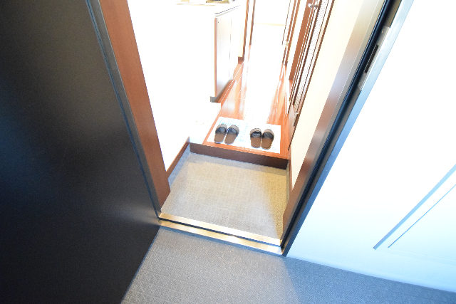 玄関　※写真は別室です！