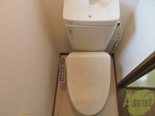 トイレ　トイレはウォシュレット機能付き。便利ですね。
