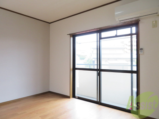 居室・リビング　７帖の洋室です。日当たりが良く、広々してますね