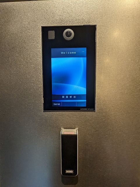 エントランス　タッチキーのTVモニター付オートロック、ピッキング防止のカー