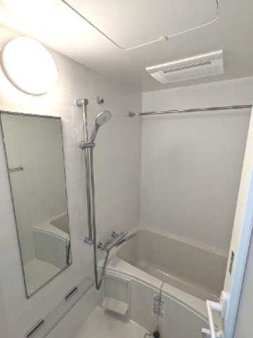 バス・シャワールーム　浴室換気乾燥機付きです