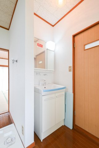 洗面設備　洗面台も新設してます