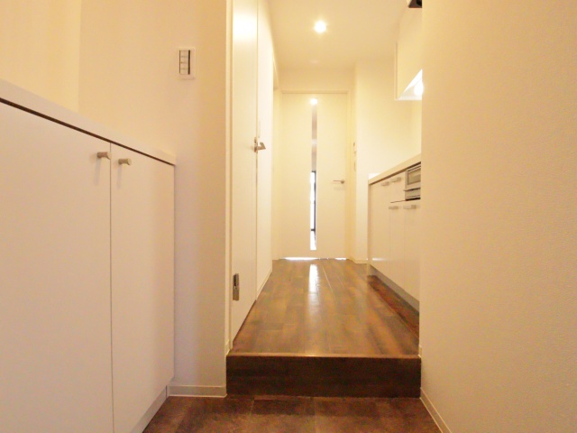 玄関　※別室の参考写真の為、現況優先です。