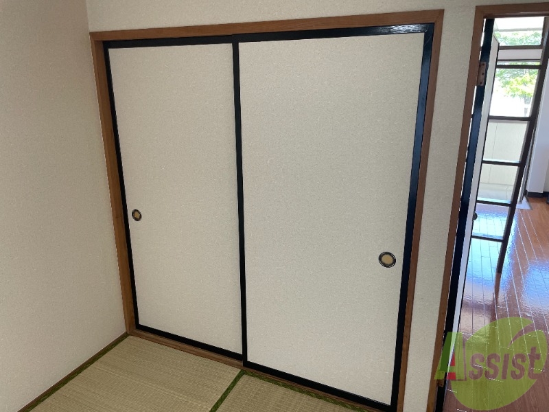 収納　収納はこちらの押し入れをお使いください。