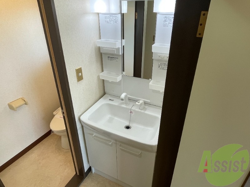 洗面設備　洗面台は独立しています。朝の身支度はこちらでどうぞ～